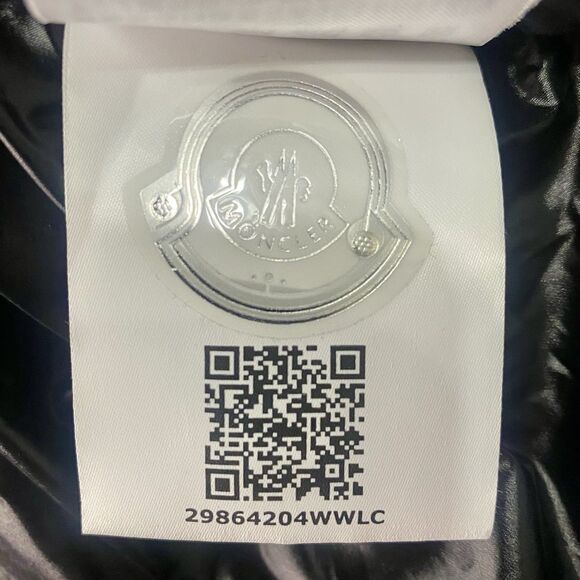 Moncler Blais Jacket Men’s 2 M Black Down Puffer Hooded Coat Winter F20911B54410 - Picture 7 of 16